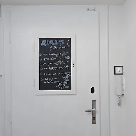 With Monkey Vibes ブラチスラヴァ