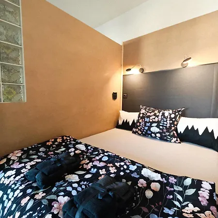 With Monkey Vibes アパート