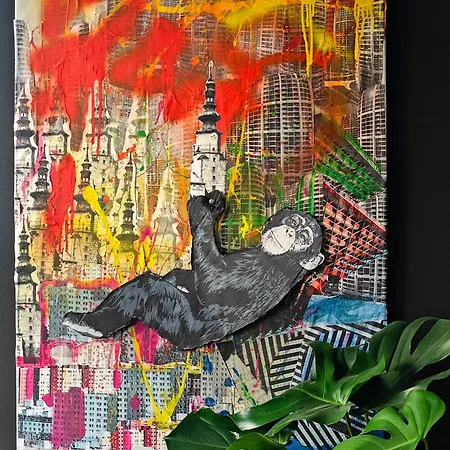 With Monkey Vibes アパート