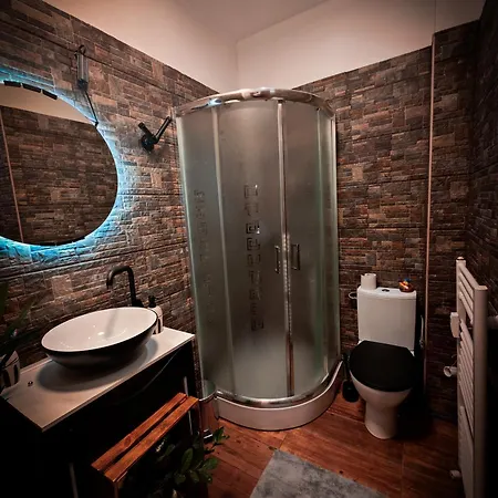 With Monkey Vibes * ブラチスラヴァ