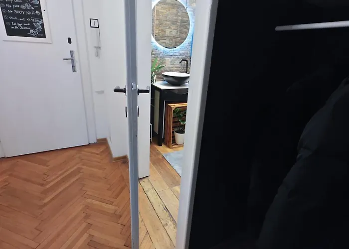 With Monkey Vibes アパート