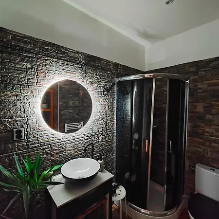 With Monkey Vibes * Μπρατισλάβα